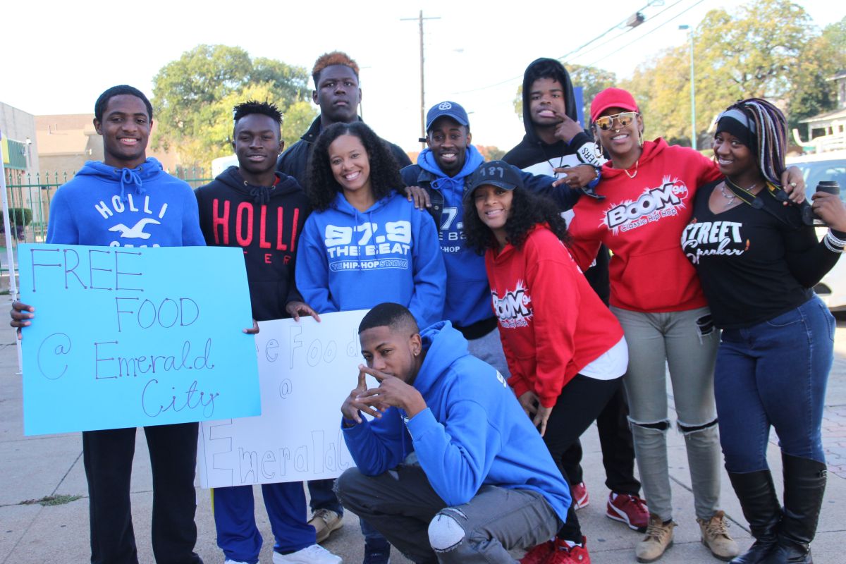 97.9 The Beat Gives Back this Thanksgiving