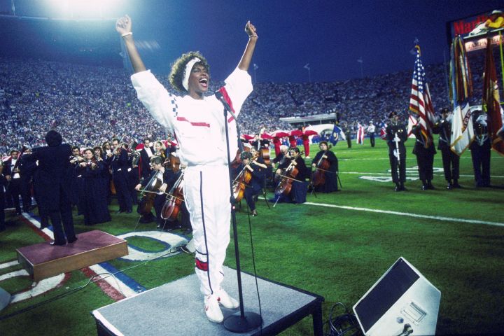 Whitney Houston – Sings National Anthem At Super Bowl XXV