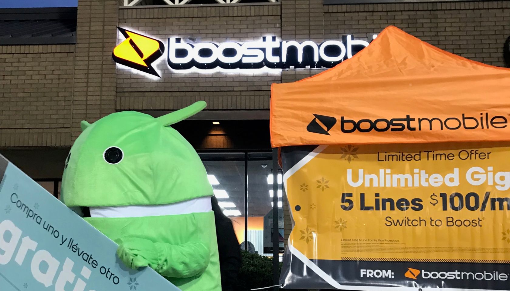 Jazzi Black Hanging Out At Boost Mobile