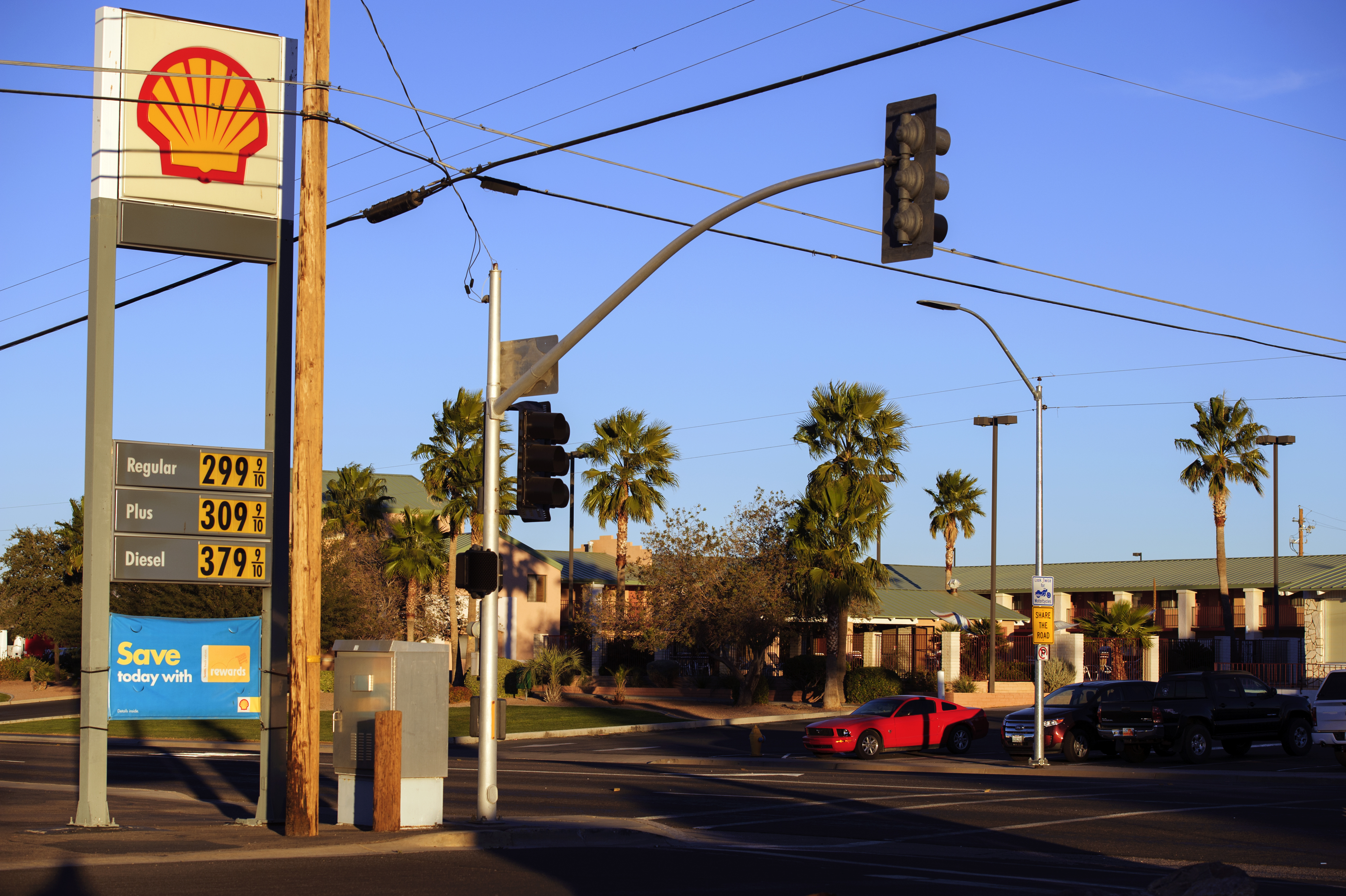 Gas station at Kingman, Arizona Strate, USA